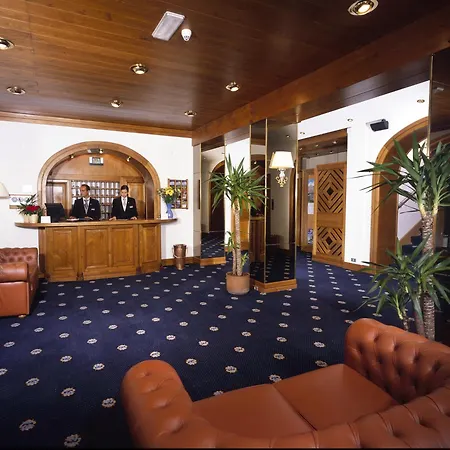 Majoni 科尔蒂纳丹佩佐